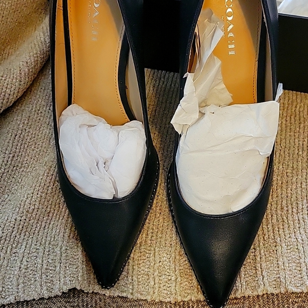 Coach Pumps